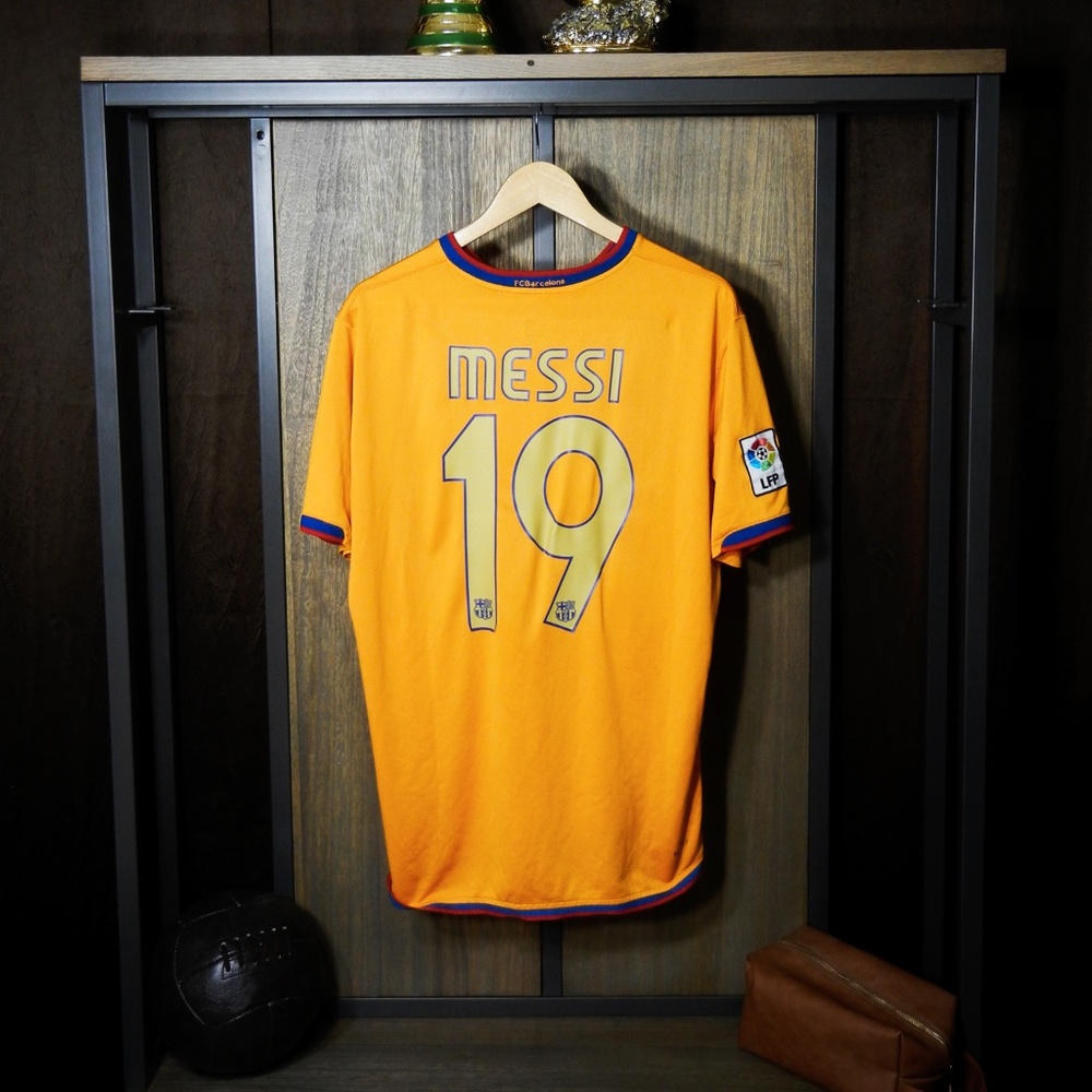 Barcelona 2006/2008 Away Jersey – Lionel Messi #19 – Size L – Orange Nike Shirt
